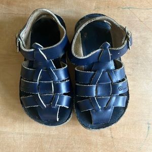Saltwater Sandals Sun San Sea Wees size 5. Navy blue
